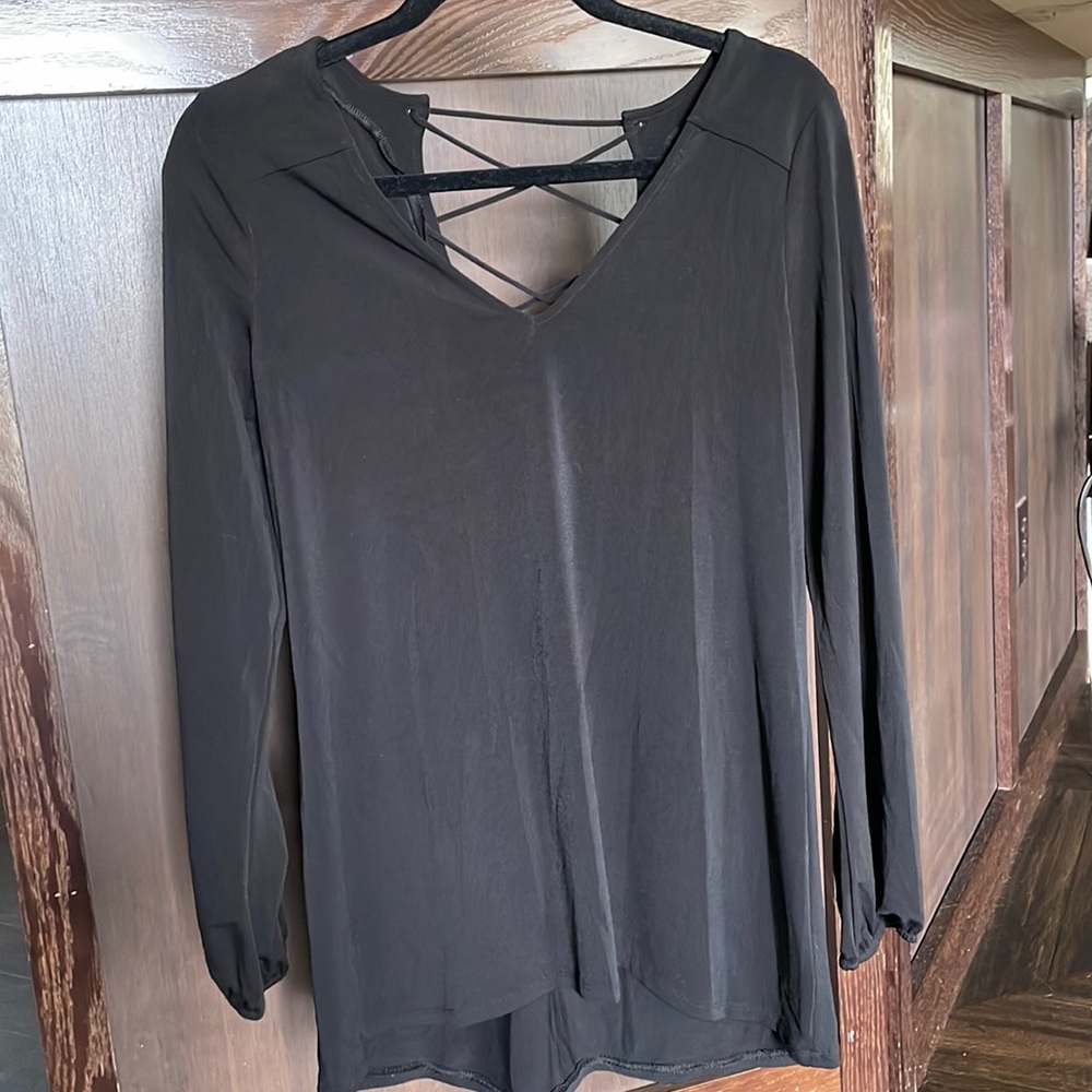Express, open back, criss cross, blouse.